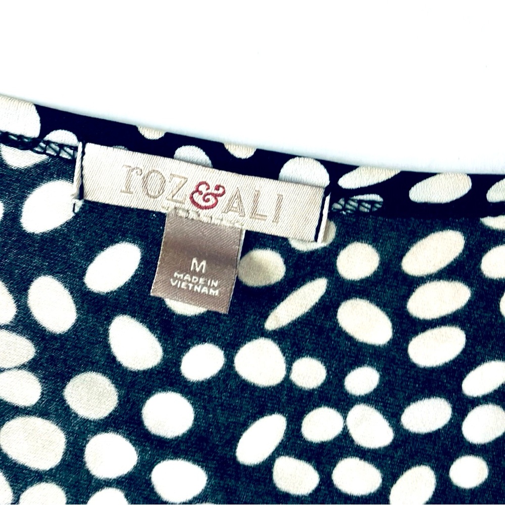 T43 Roz & Ali Ruched Polka Dot Top - Picture 4 of 6